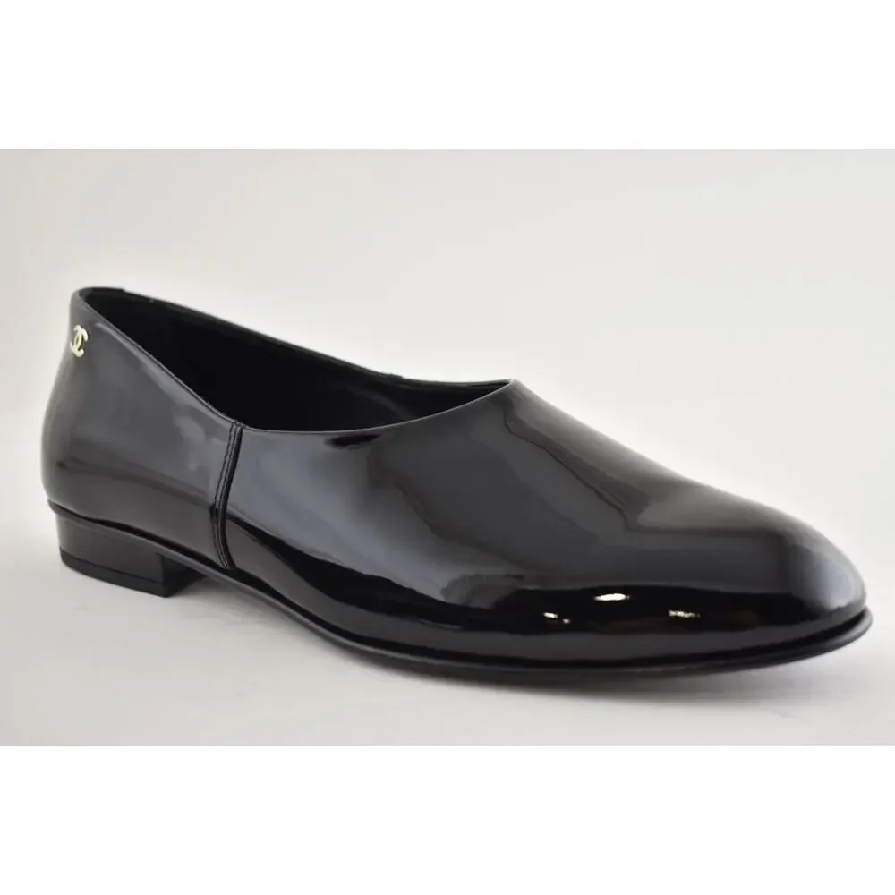 Chanel RUNWAY 25C Black Patent CC Logo Slip On Moccasin Ballet Loafer Flat 38c